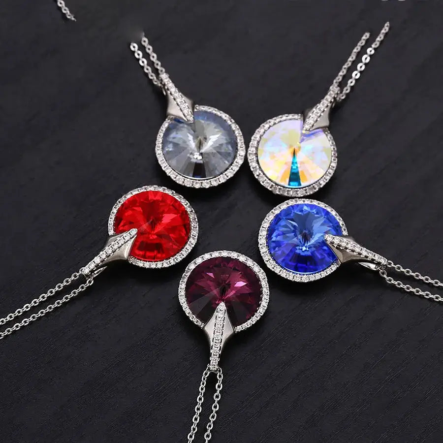 Elegant Crystal Charm Necklace – Stylish Family Gift