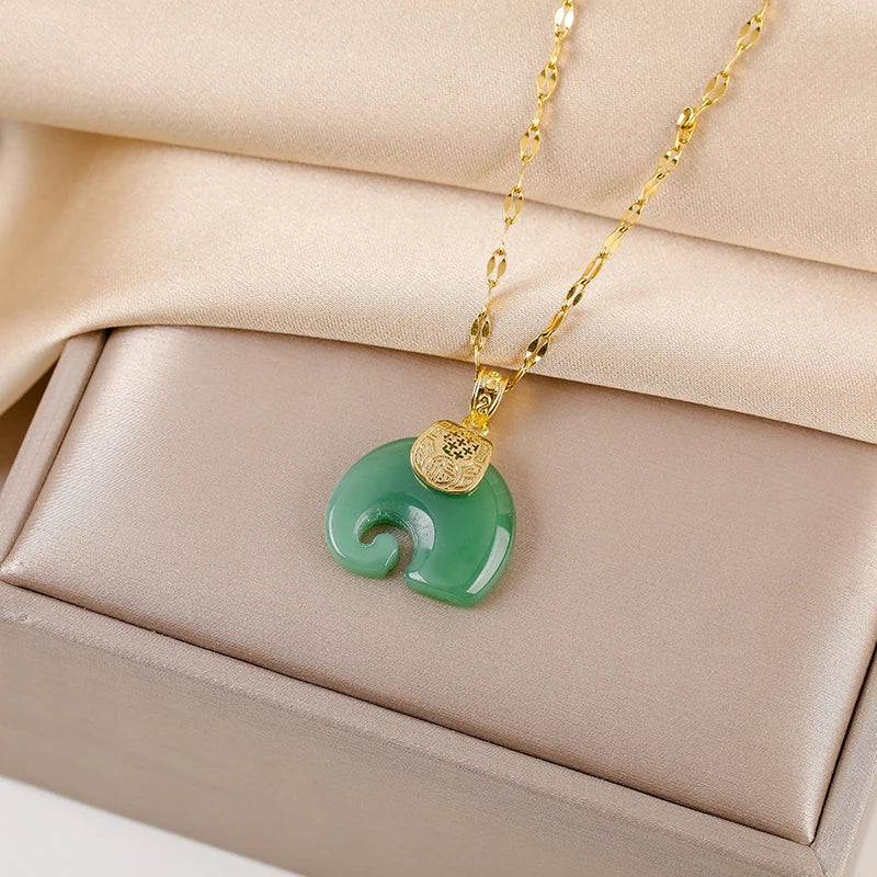 Elegant Green Elephant Pendant Necklace – Vintage Stainless Steel Jewelry
