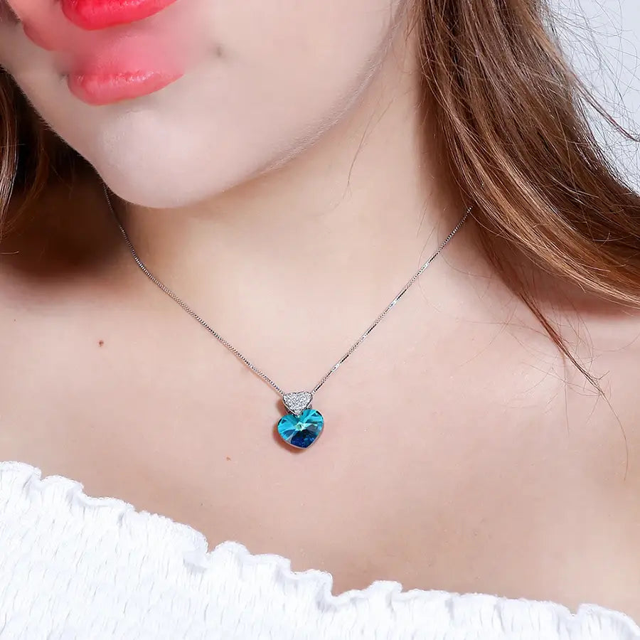 Heart-Shaped Crystal Pendant Necklace – Romantic Wedding Gift