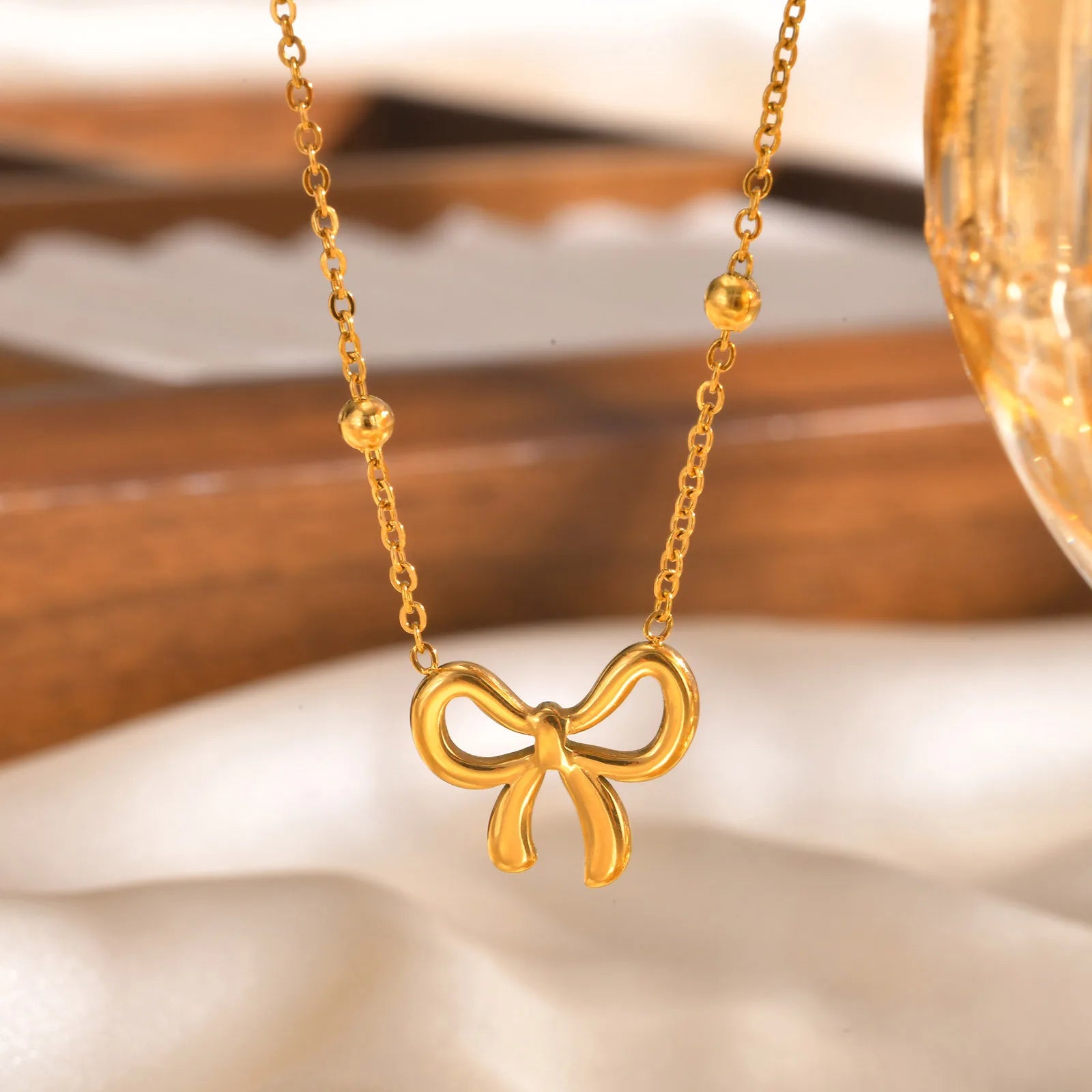 18k Gold Bow Pendant Necklace – Adjustable Satellite Chain