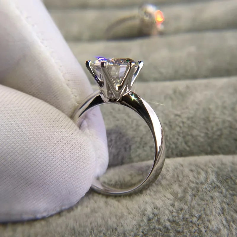 Exquisite Moissanite Solitaire Engagement Ring in Luxury Platinum Wedding Band