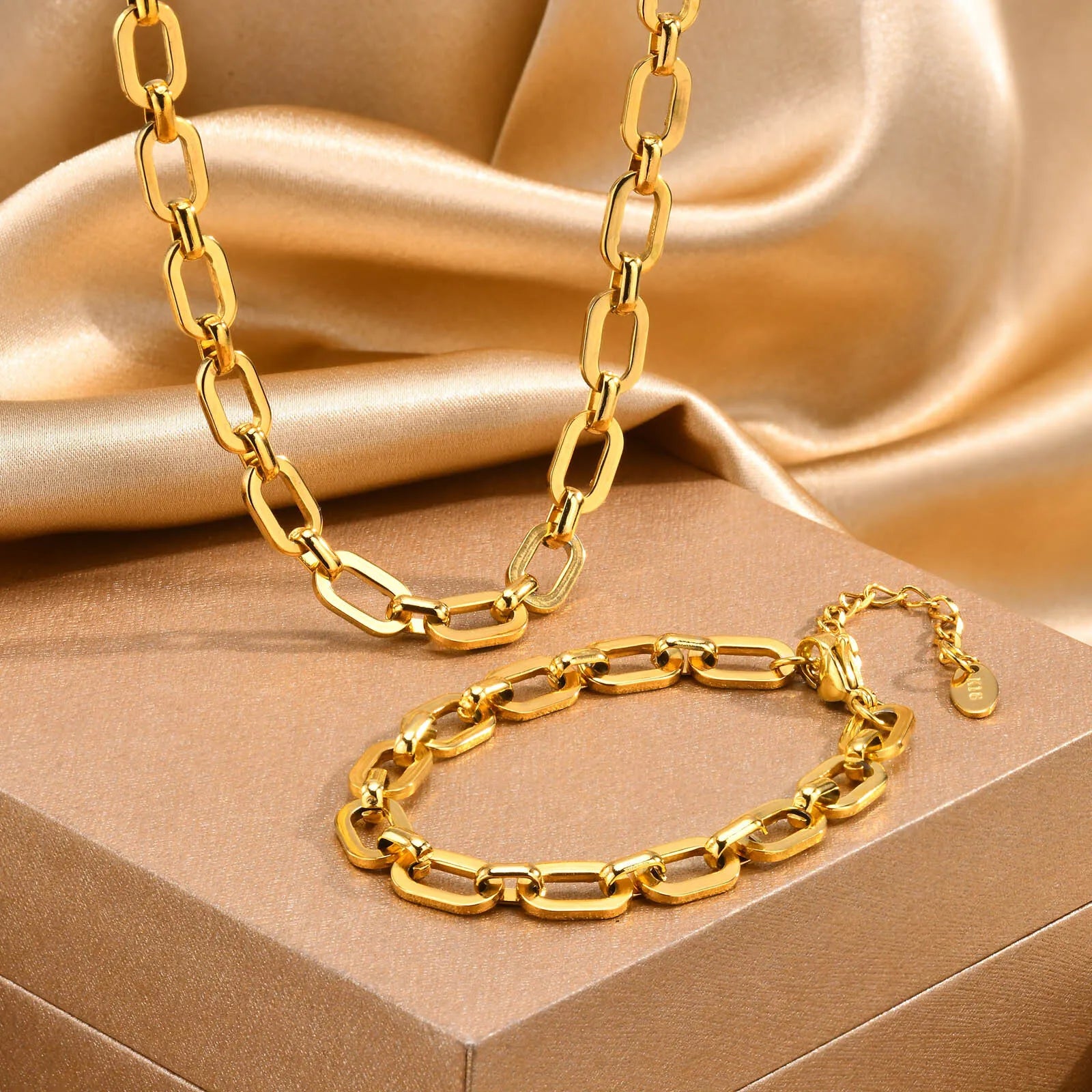 Chunky Gold Oval Link Necklace – Women’s Minimalist Chain Choker
