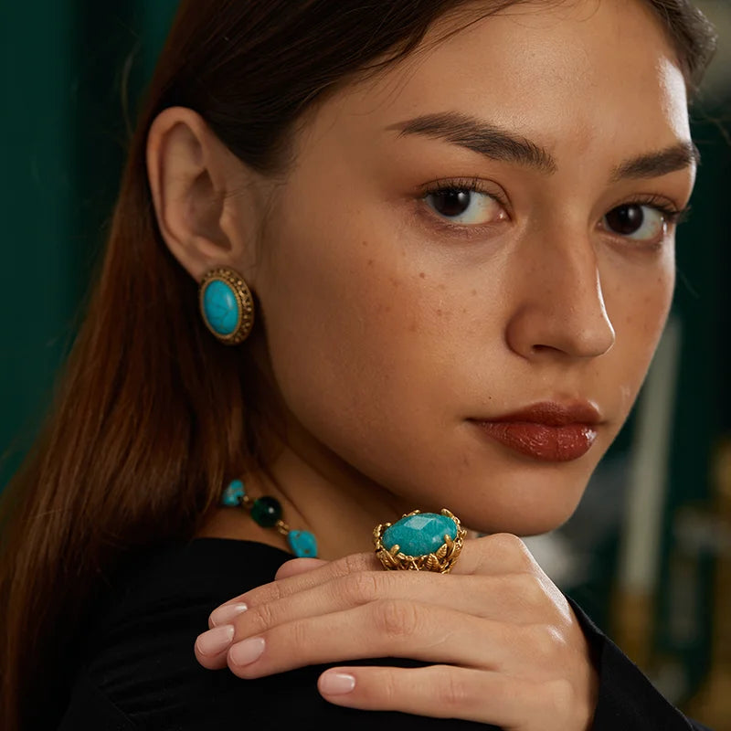 Vintage Nature-Inspired Emerald Bezel Ring in Gold Tone