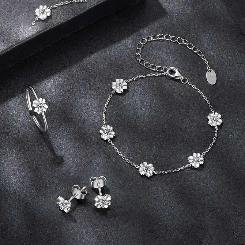 Silver Clover Moissanite Bracelet – 0.5CT Adjustable Lucky Flower Chain
