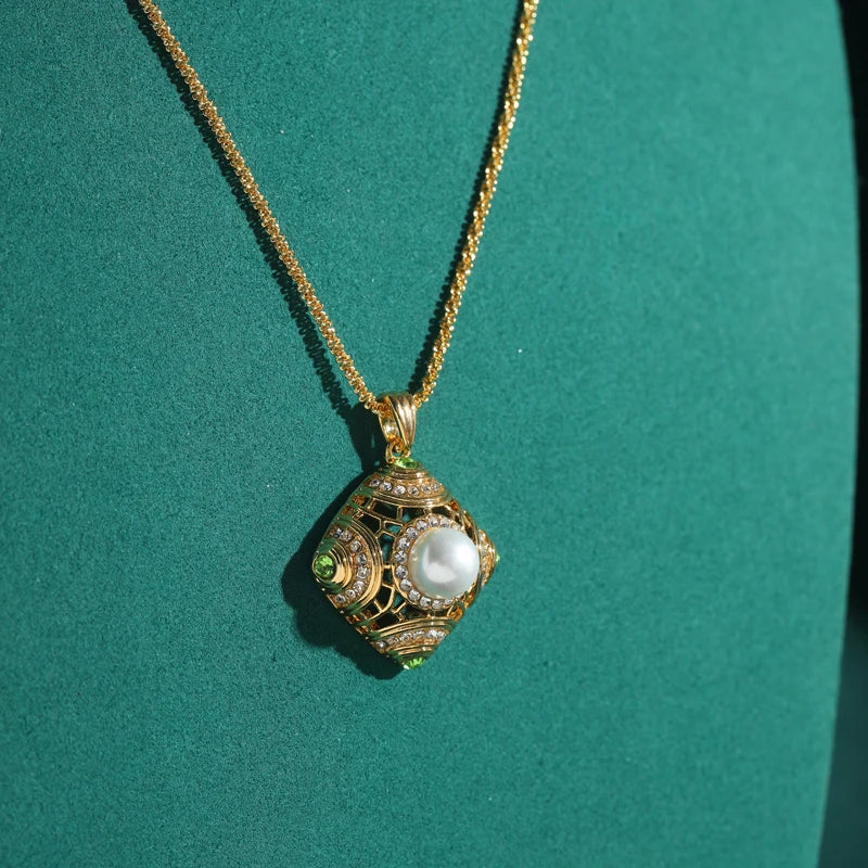 Vintage Palace Hollow Pearl Pendant Necklace for Women