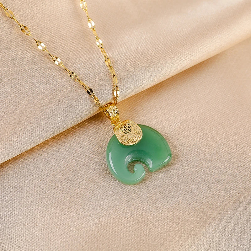 Elegant Green Elephant Pendant Necklace – Vintage Stainless Steel Jewelry
