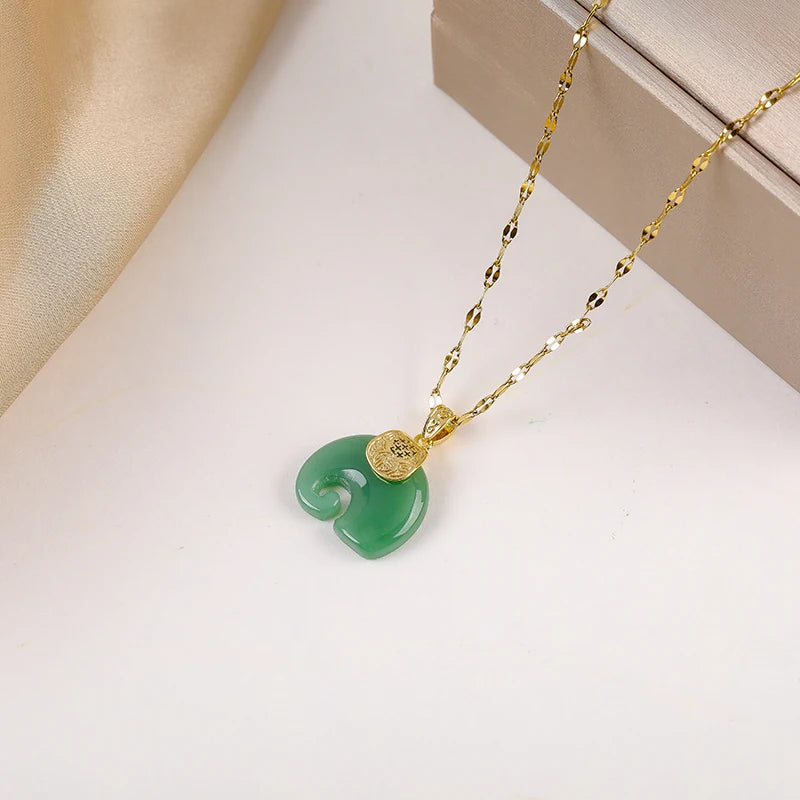 Elegant Green Elephant Pendant Necklace – Vintage Stainless Steel Jewelry