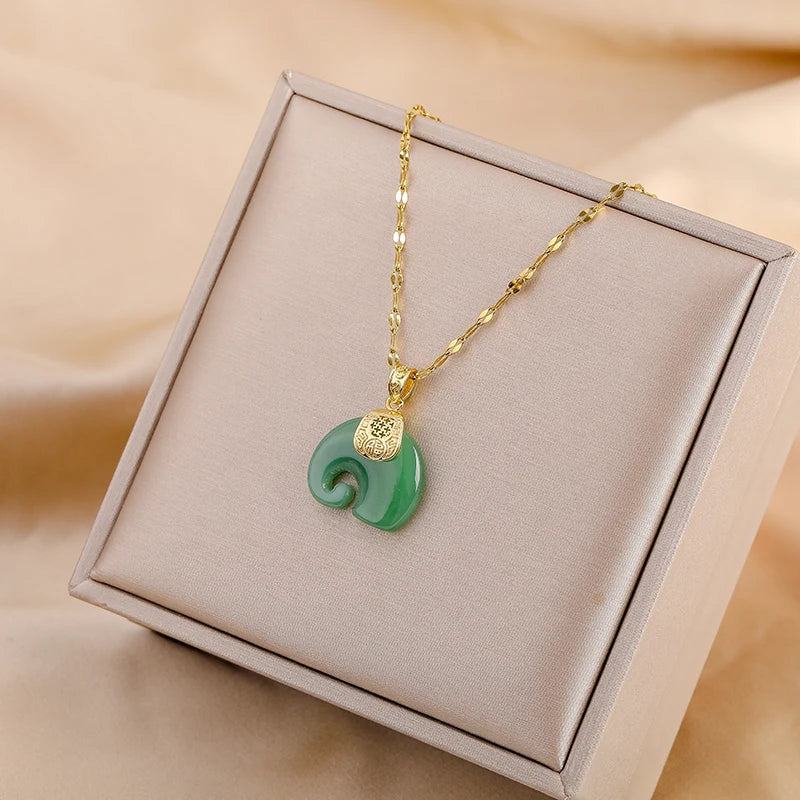 Elegant Green Elephant Pendant Necklace – Vintage Stainless Steel Jewelry