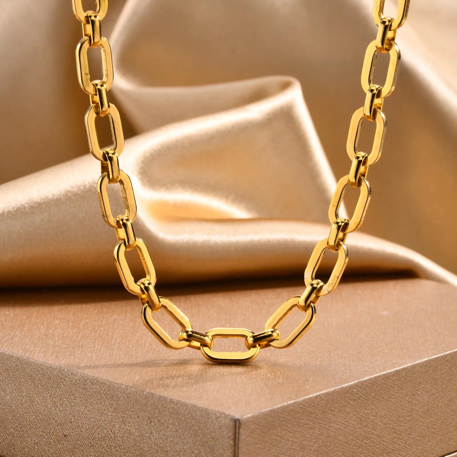 Chunky Gold Oval Link Necklace – Women’s Minimalist Chain Choker