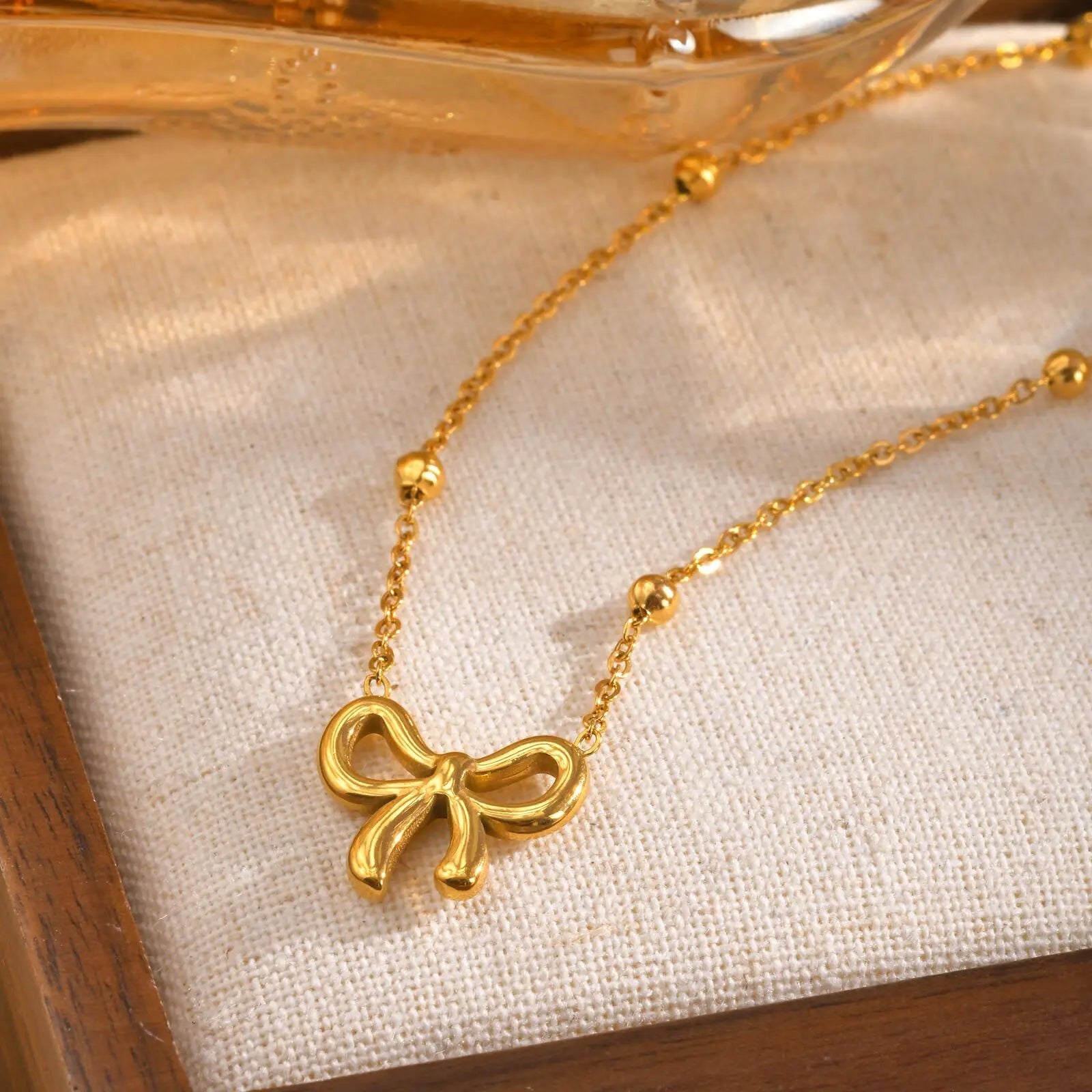 18k Gold Bow Pendant Necklace – Adjustable Satellite Chain
