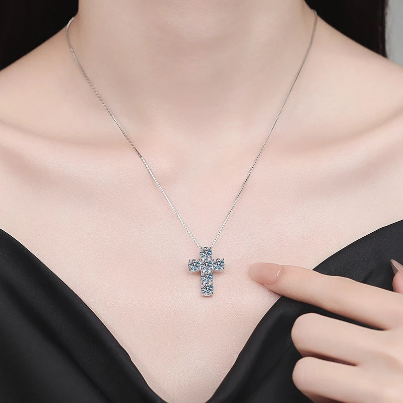 Moissanite Cross Pendant Necklace – Unisex High-Quality Fashion