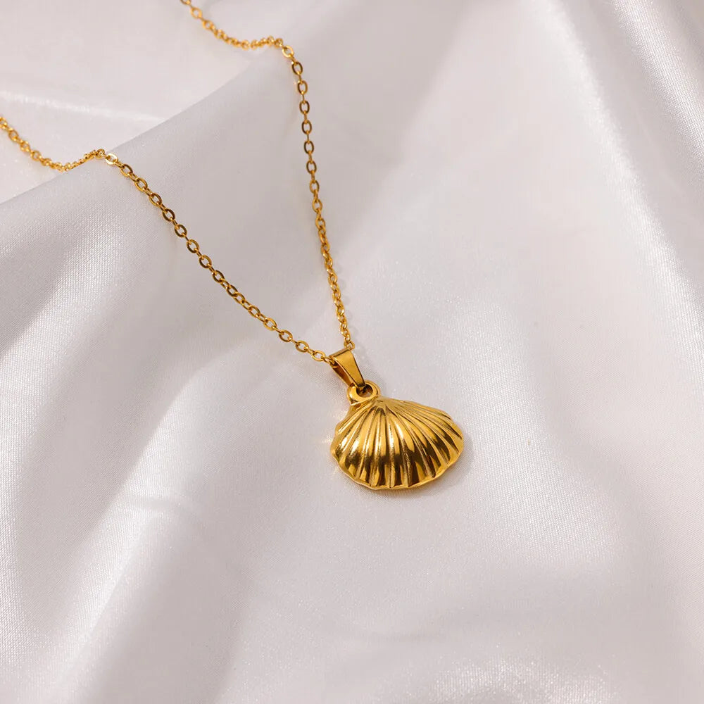 Gold Goth Heart Choker Necklace for Women – Stainless Steel