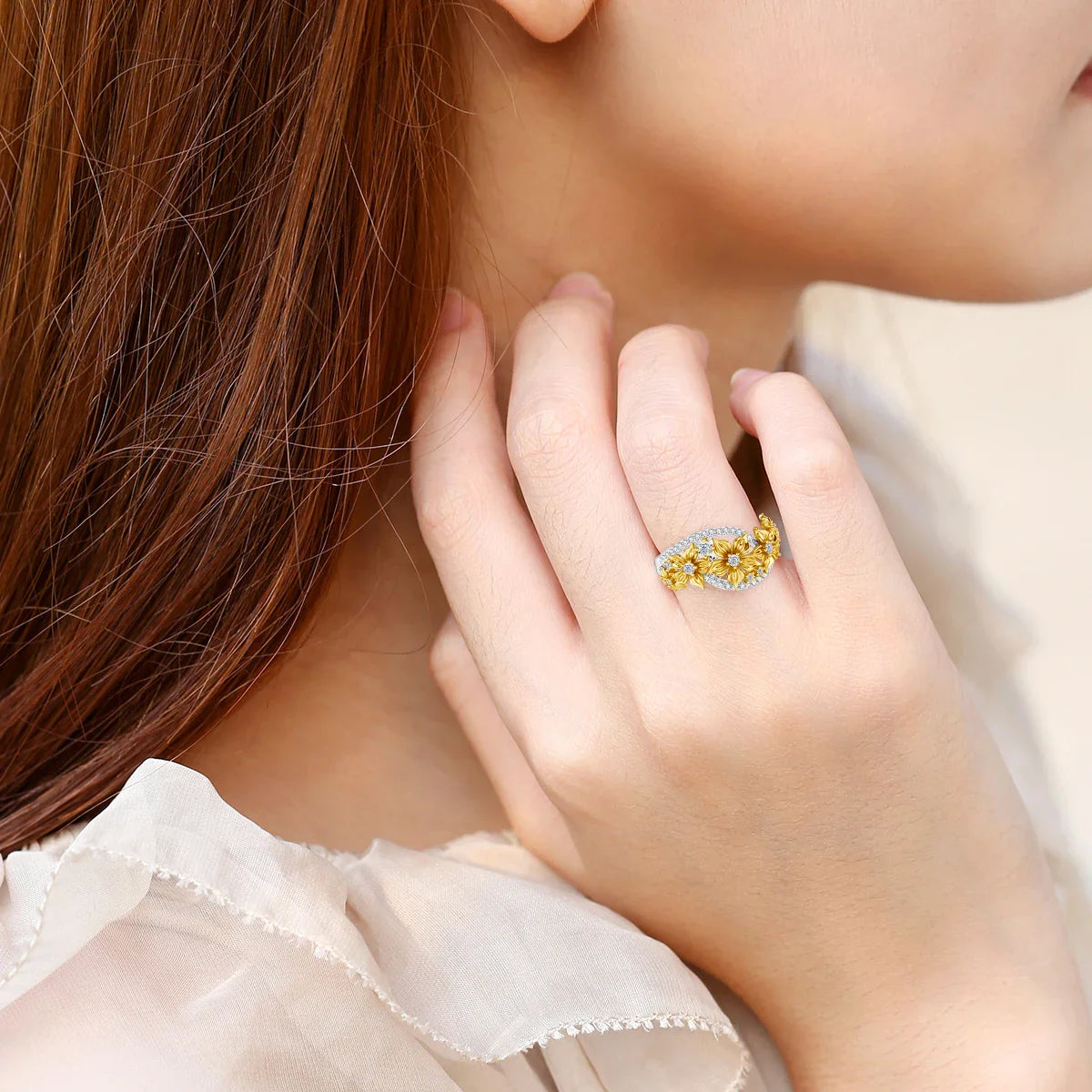 Luxurious Flower Moissanite Engagement Ring and Elegant Wedding Band