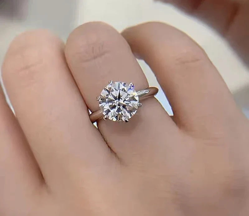 Exquisite Moissanite Solitaire Engagement Ring in Luxury Platinum Wedding Band