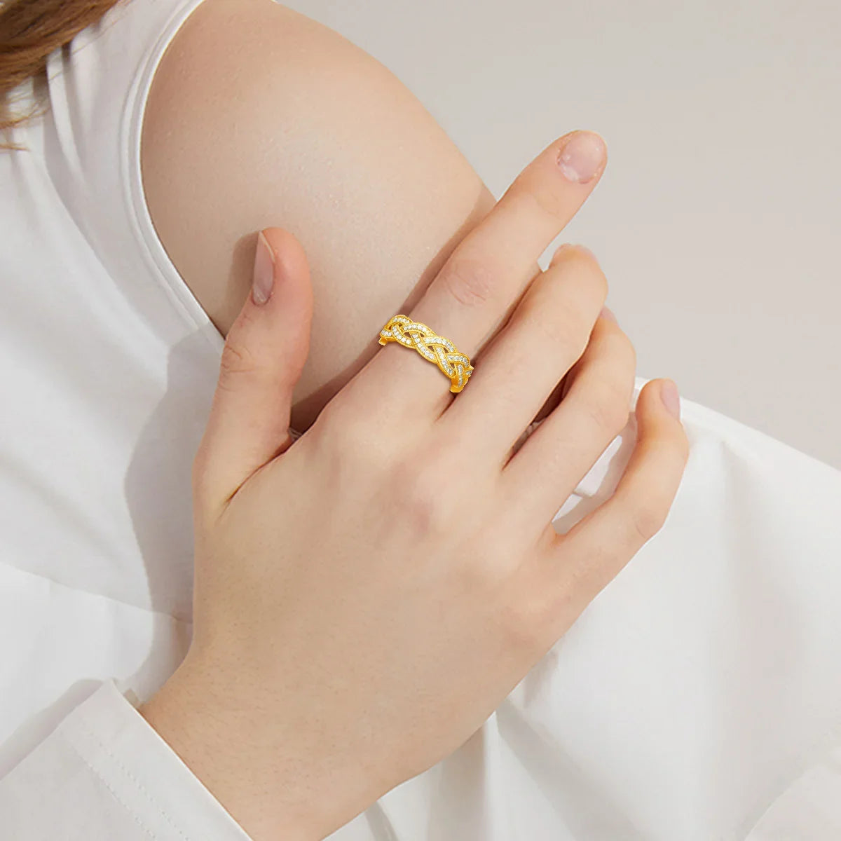 Luxury Moissanite Engagement and Wedding Ring – Elegant Cuban Chain Design