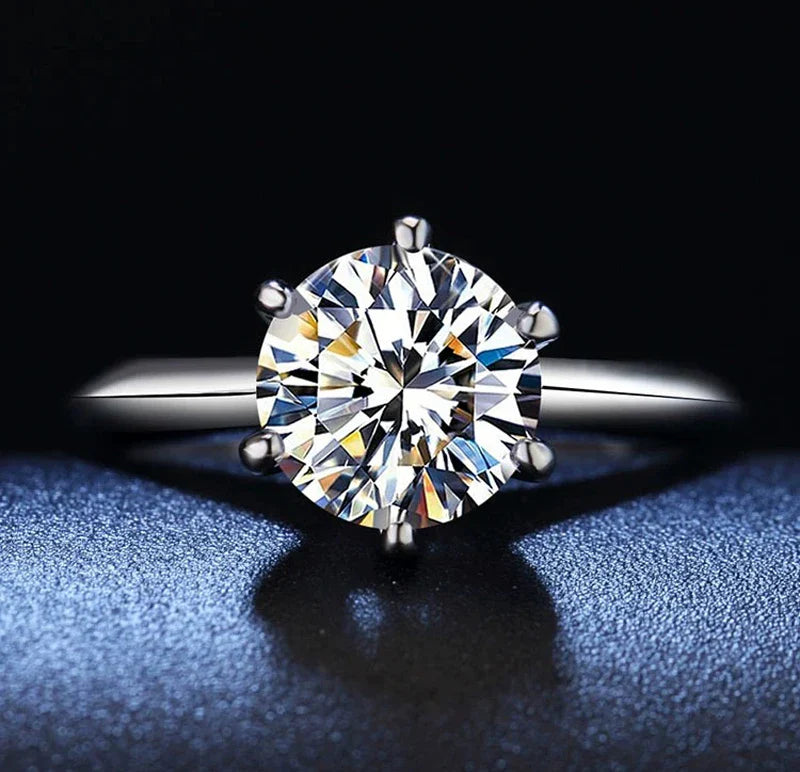 Exquisite Moissanite Solitaire Engagement Ring in Luxury Platinum Wedding Band