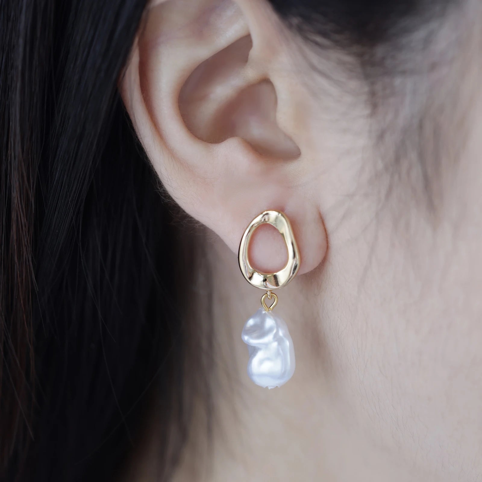 Baroque Pearl Circle Earrings for Women – Vintage Punk Clip-On