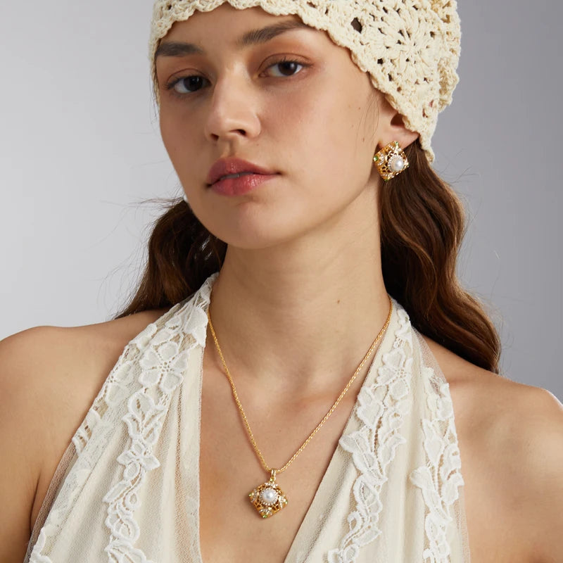 Vintage Palace Hollow Pearl Pendant Necklace for Women