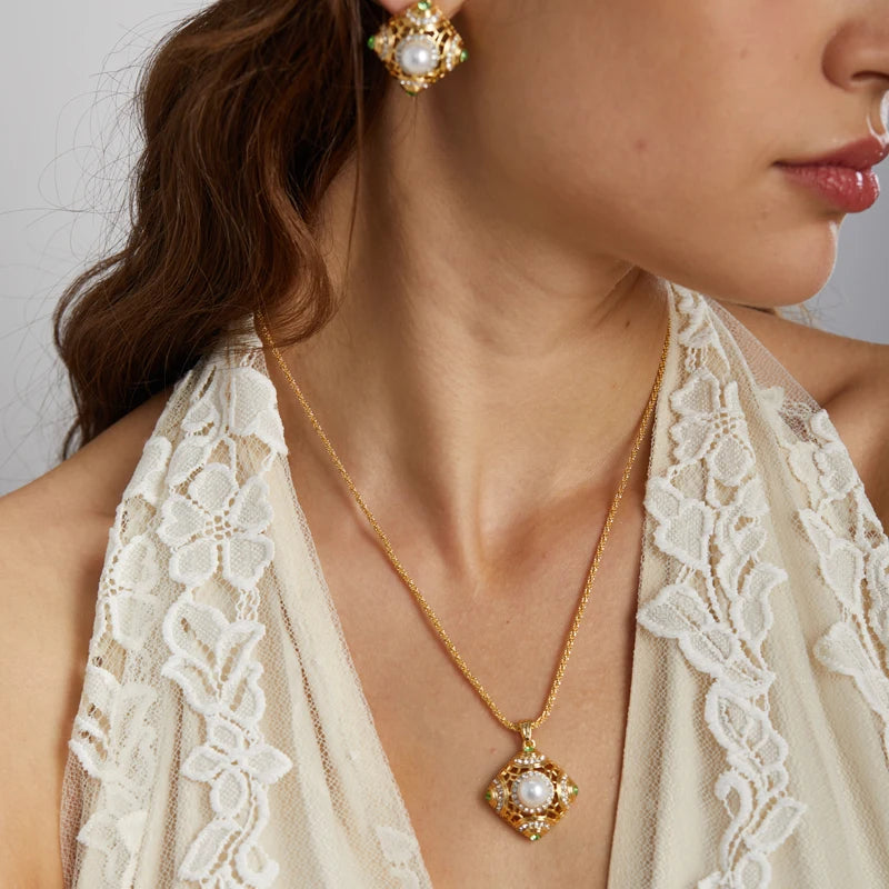 Vintage Palace Hollow Pearl Pendant Necklace for Women