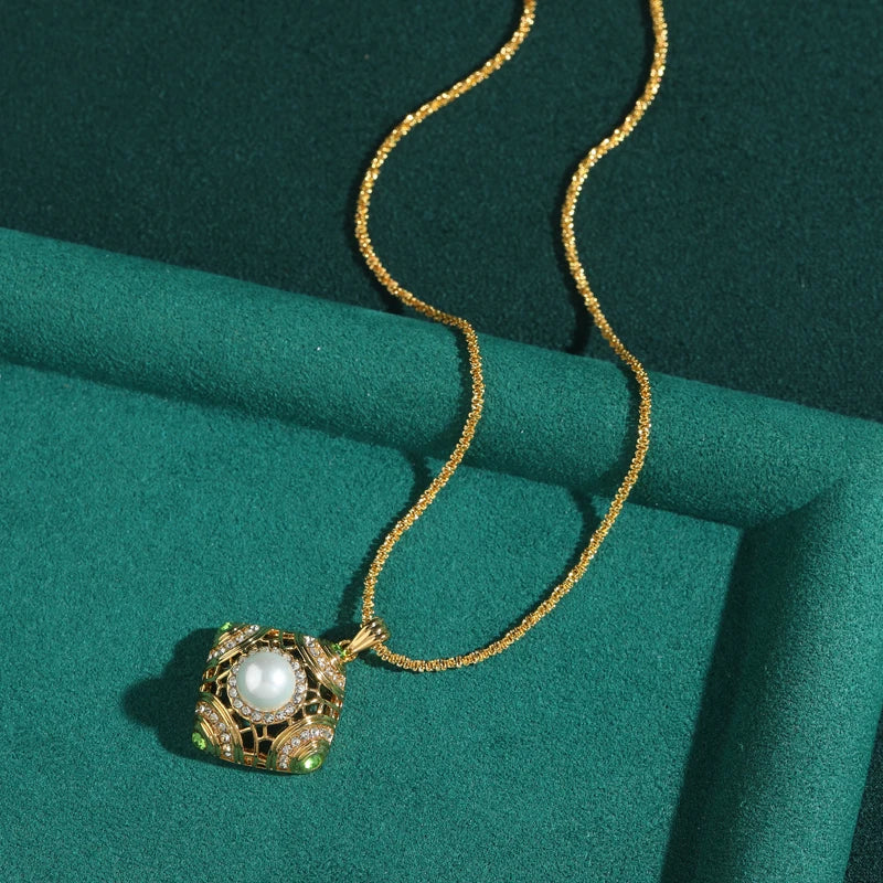 Vintage Palace Hollow Pearl Pendant Necklace for Women